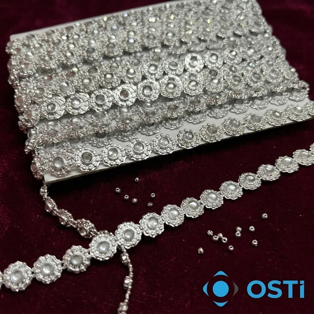 MADALYON DESEN TAŞLI PLASTİK ŞERİT 10 YARDA
