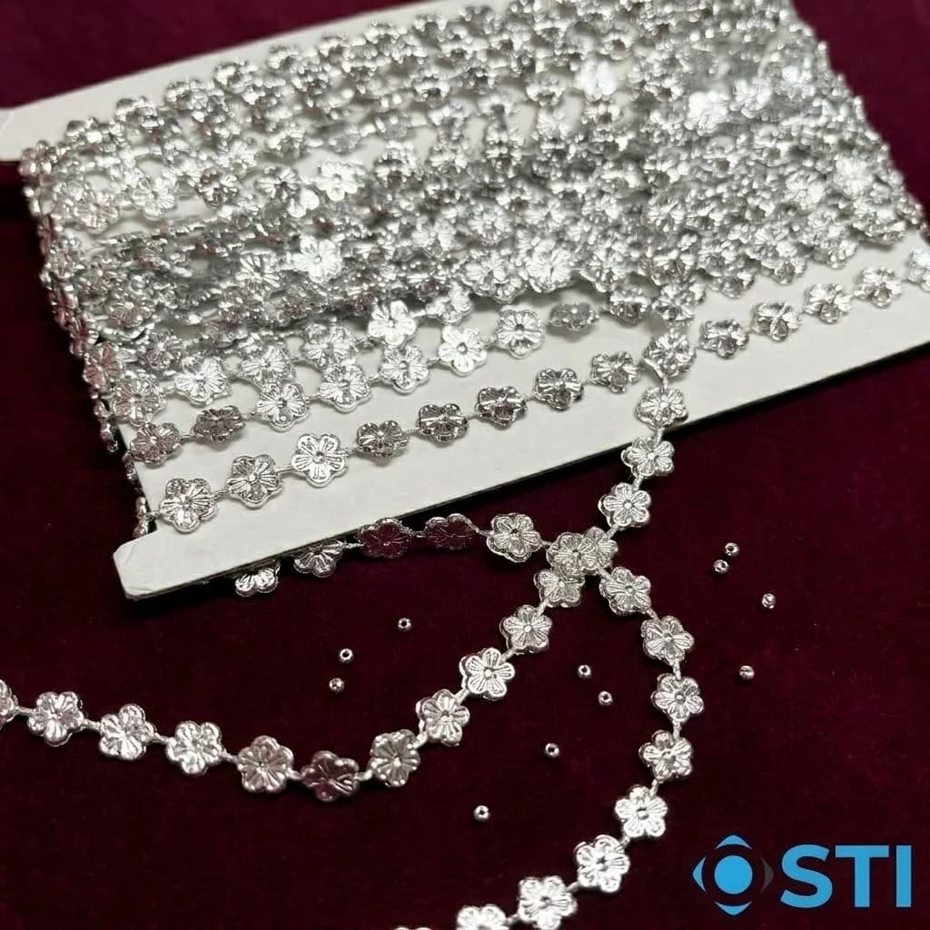 MİNİ PAPATYA MOTİFLİ PLASTİK ŞERİT 10 YARDA