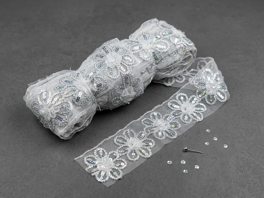 ÇİÇEKLİ GÜMÜŞ HARÇ 4 CM 25 YARDA